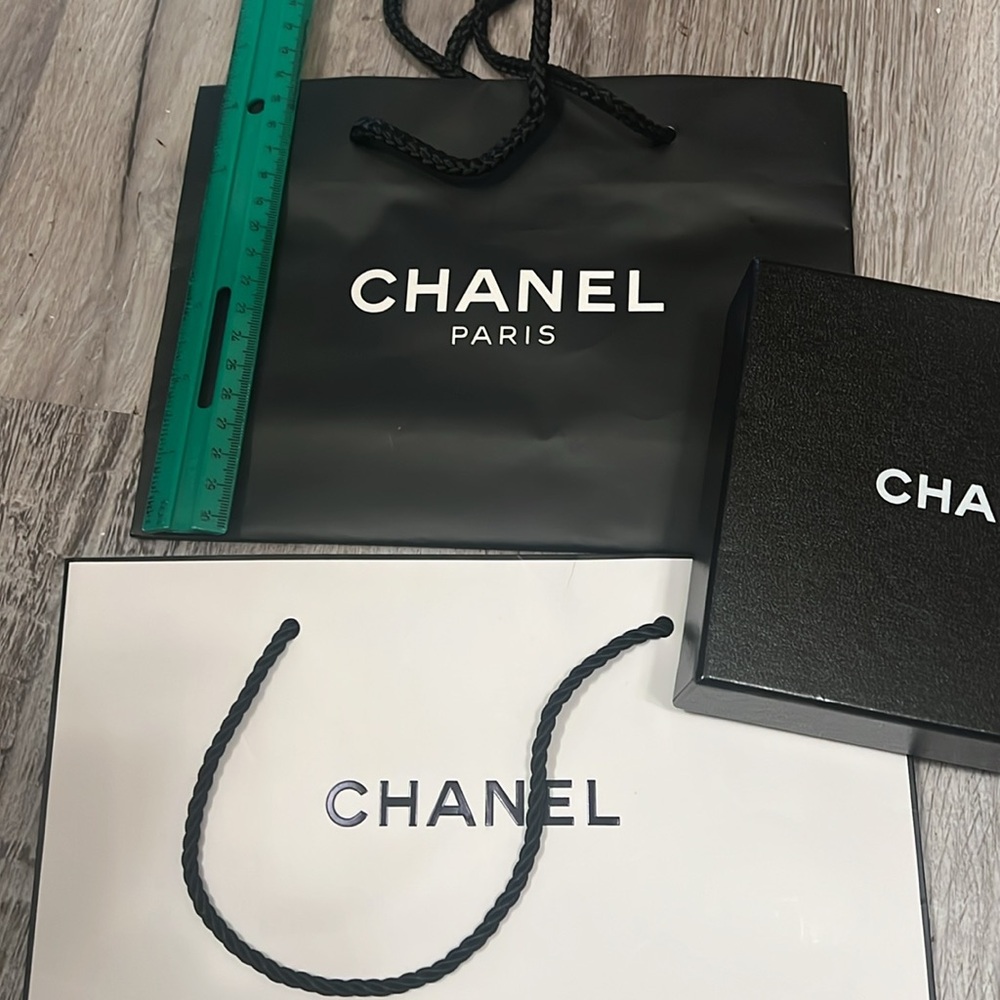 Bundle of 3 Chanel bags and box - Picture 6 of 6